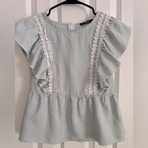 Ruffle sleeve blouse with crochet ribbon down front